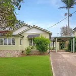 Chic 4 Bedroom House Five Dock