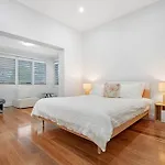 Chic 4 Bedroom House Five Dock