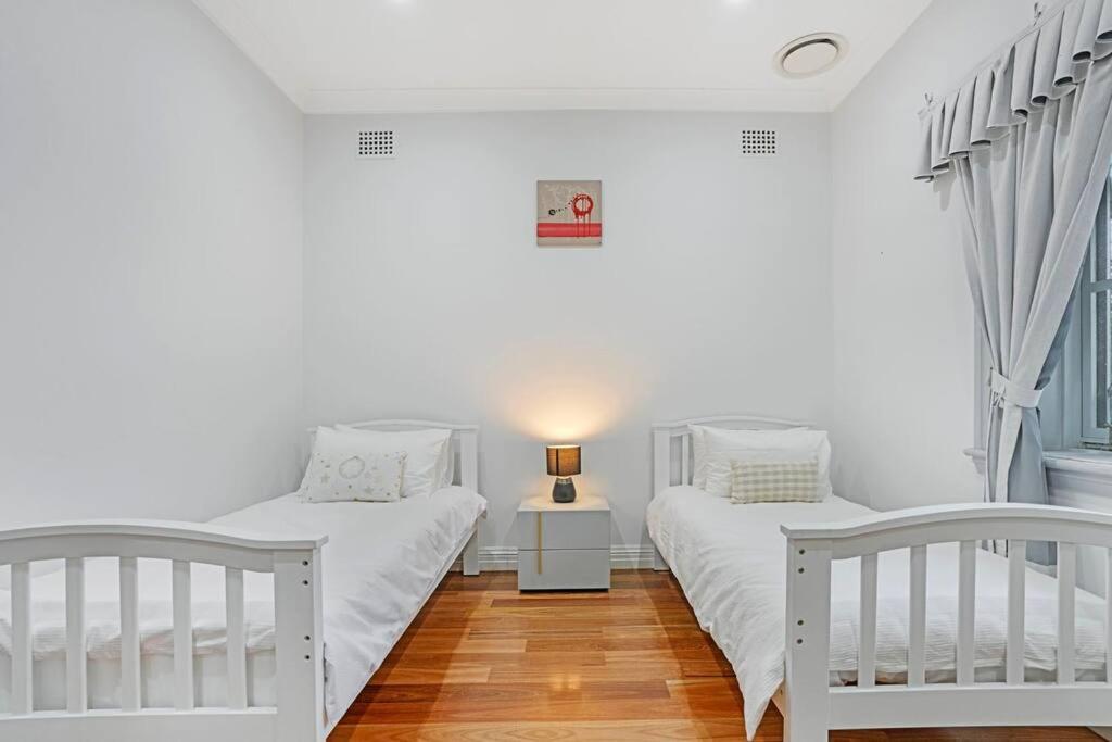 Chic 4 Bedroom House Five Dock