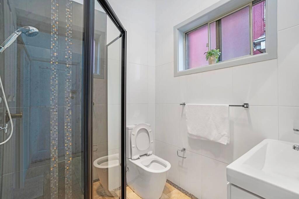 Chic 4 Bedroom House Five Dock Sydney